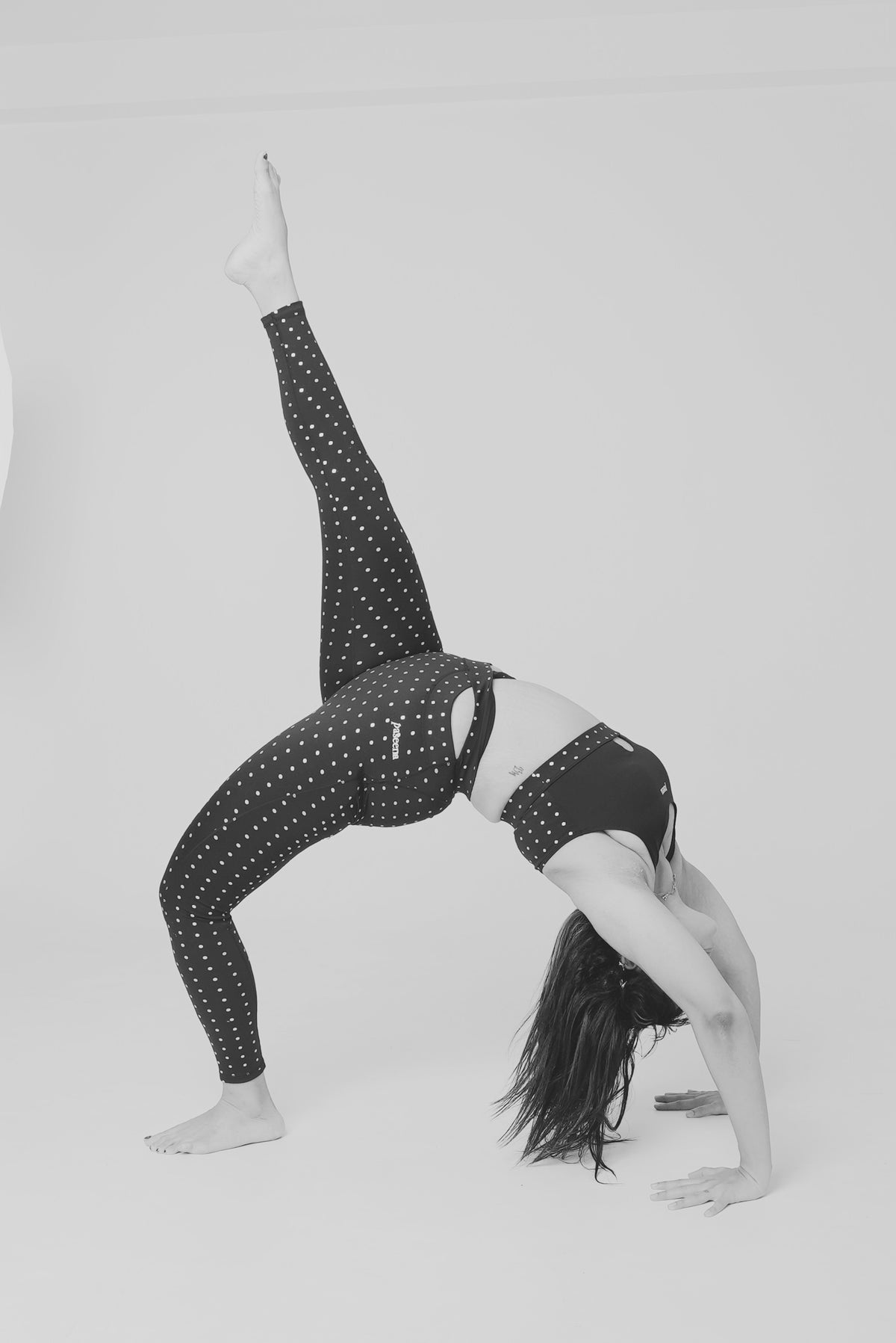 b&w. (set)