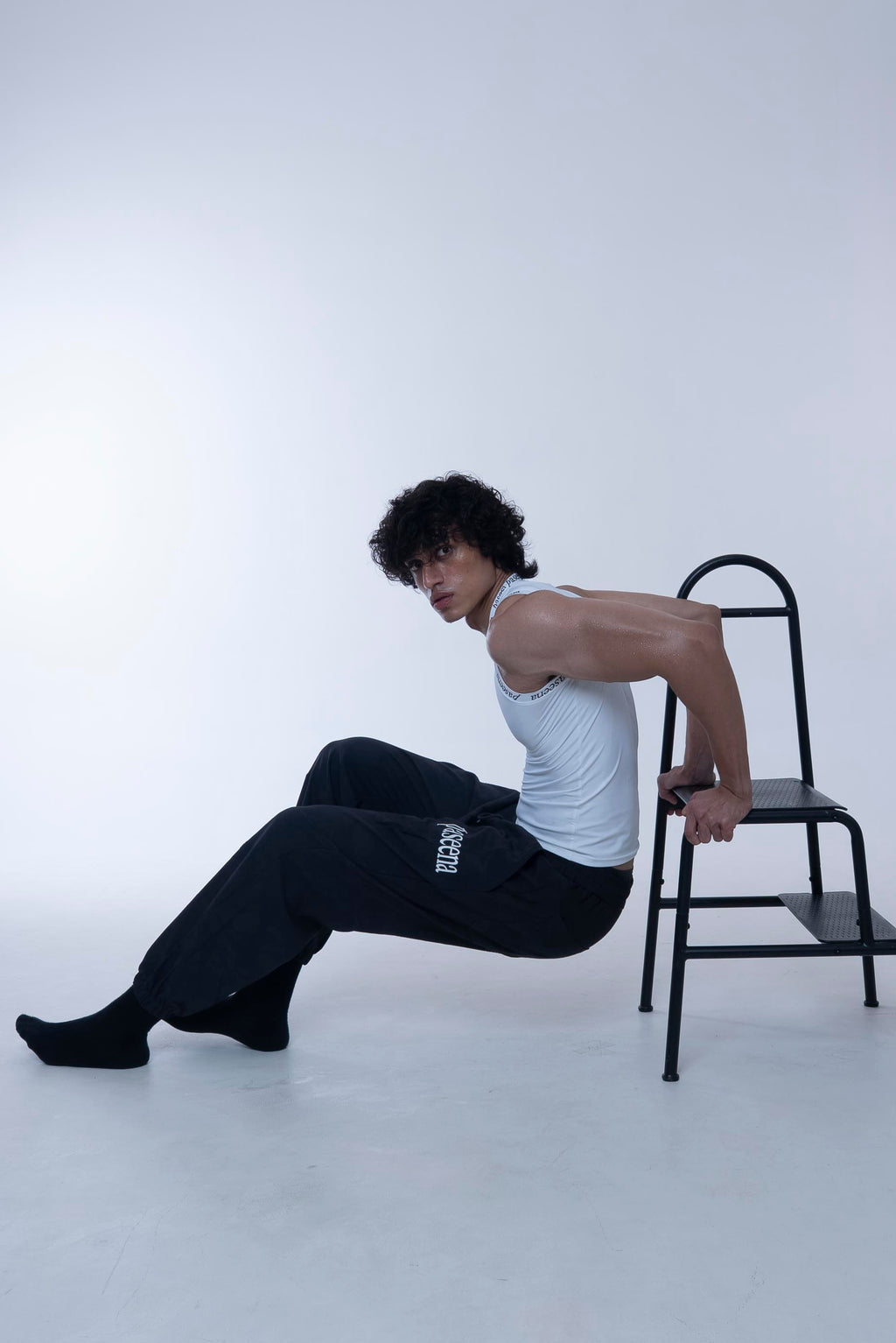 form. (pants)