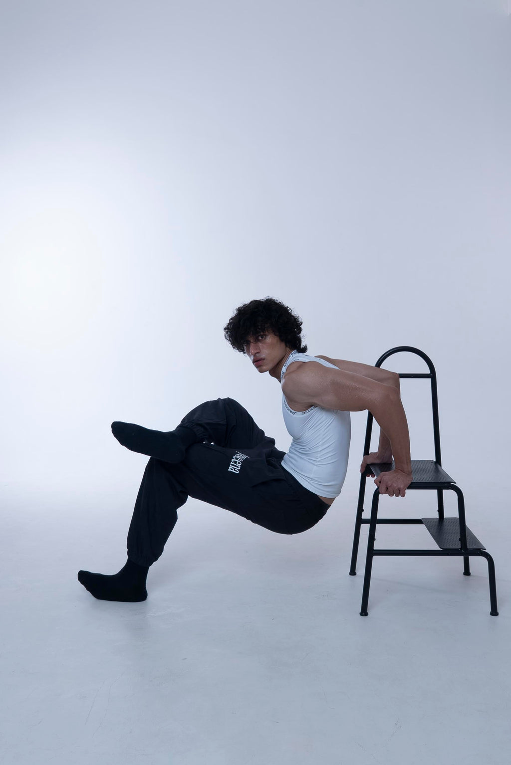 form. (pants)