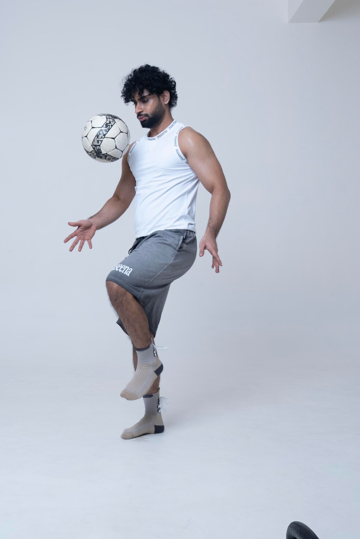 move. (shorts)