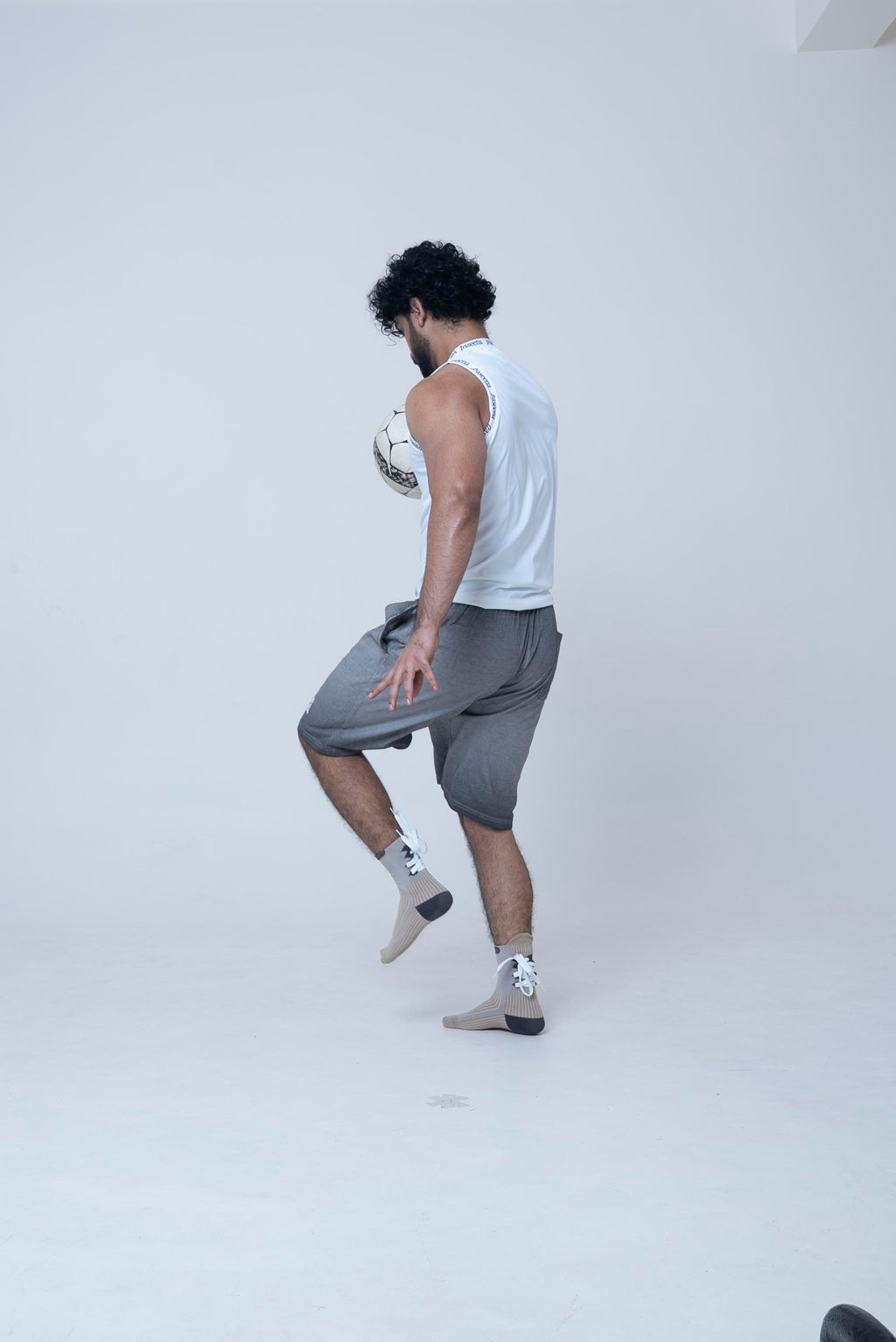 move. (shorts)