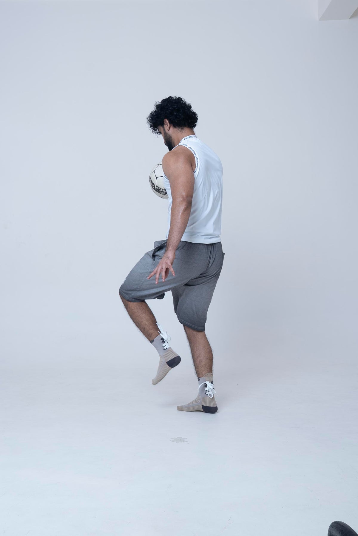 move. (shorts)