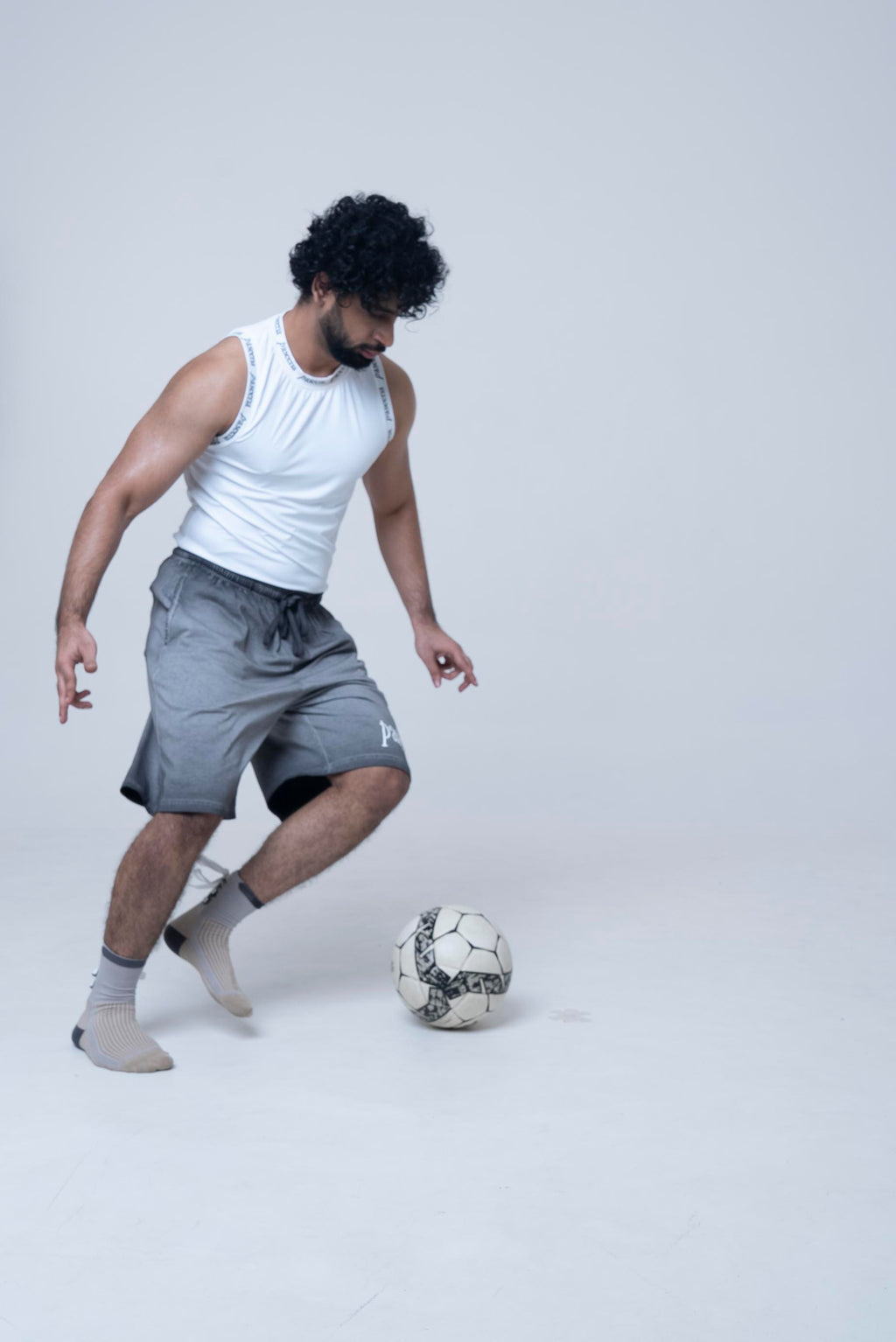 move. (shorts)
