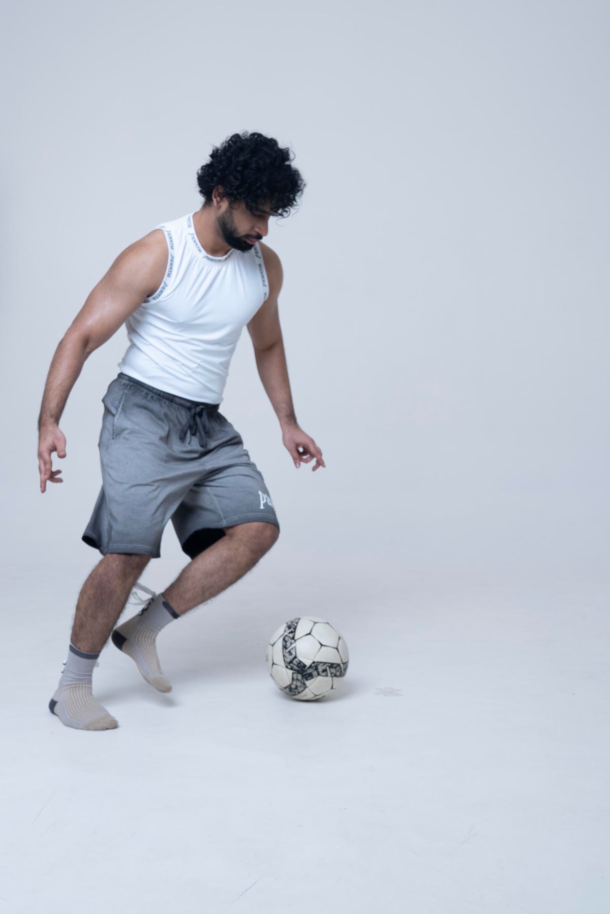 move. (shorts)