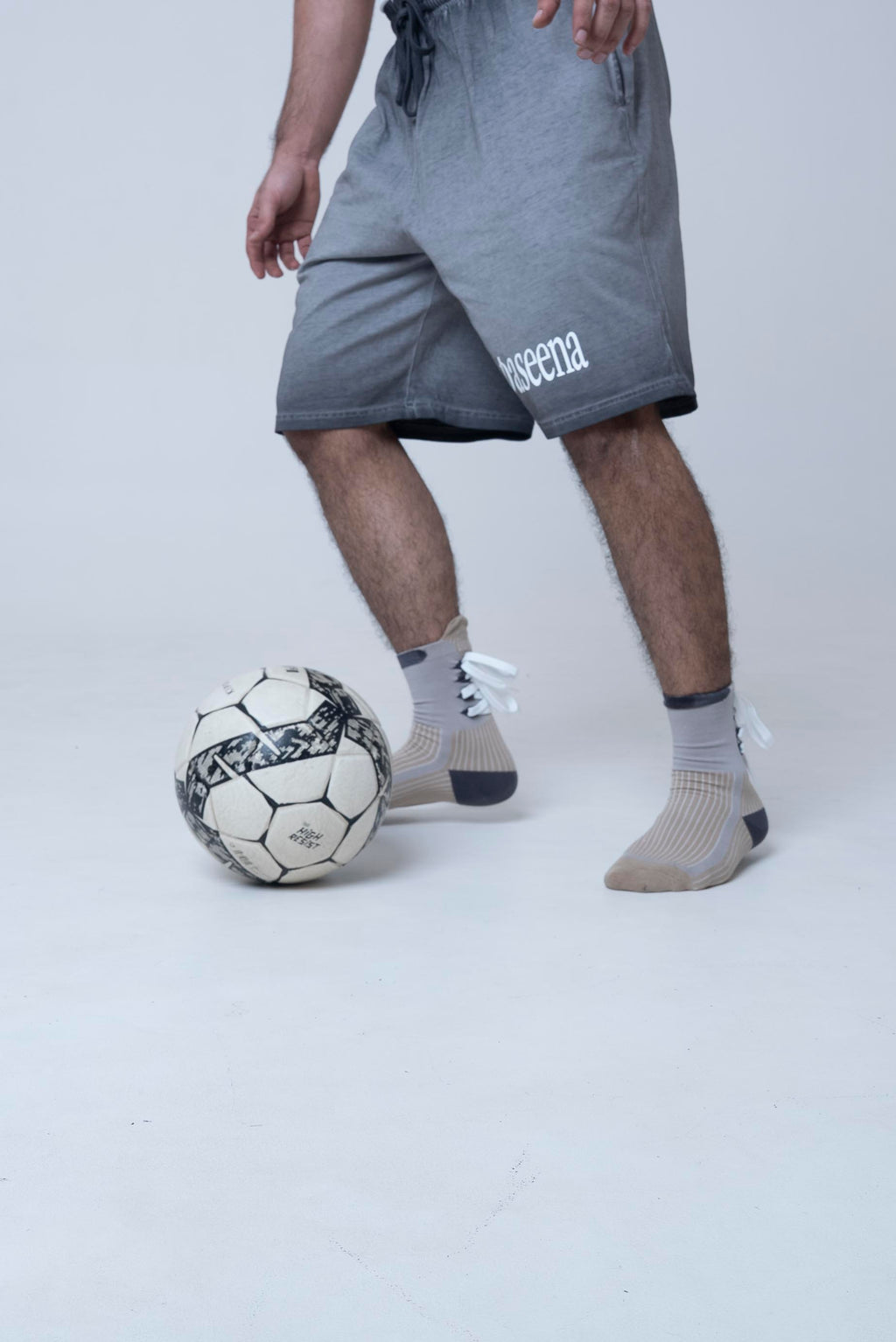 move. (shorts)