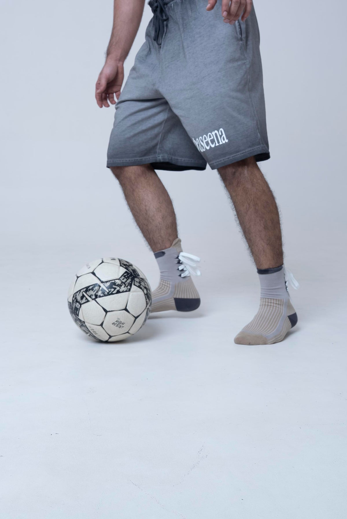 move. (shorts)
