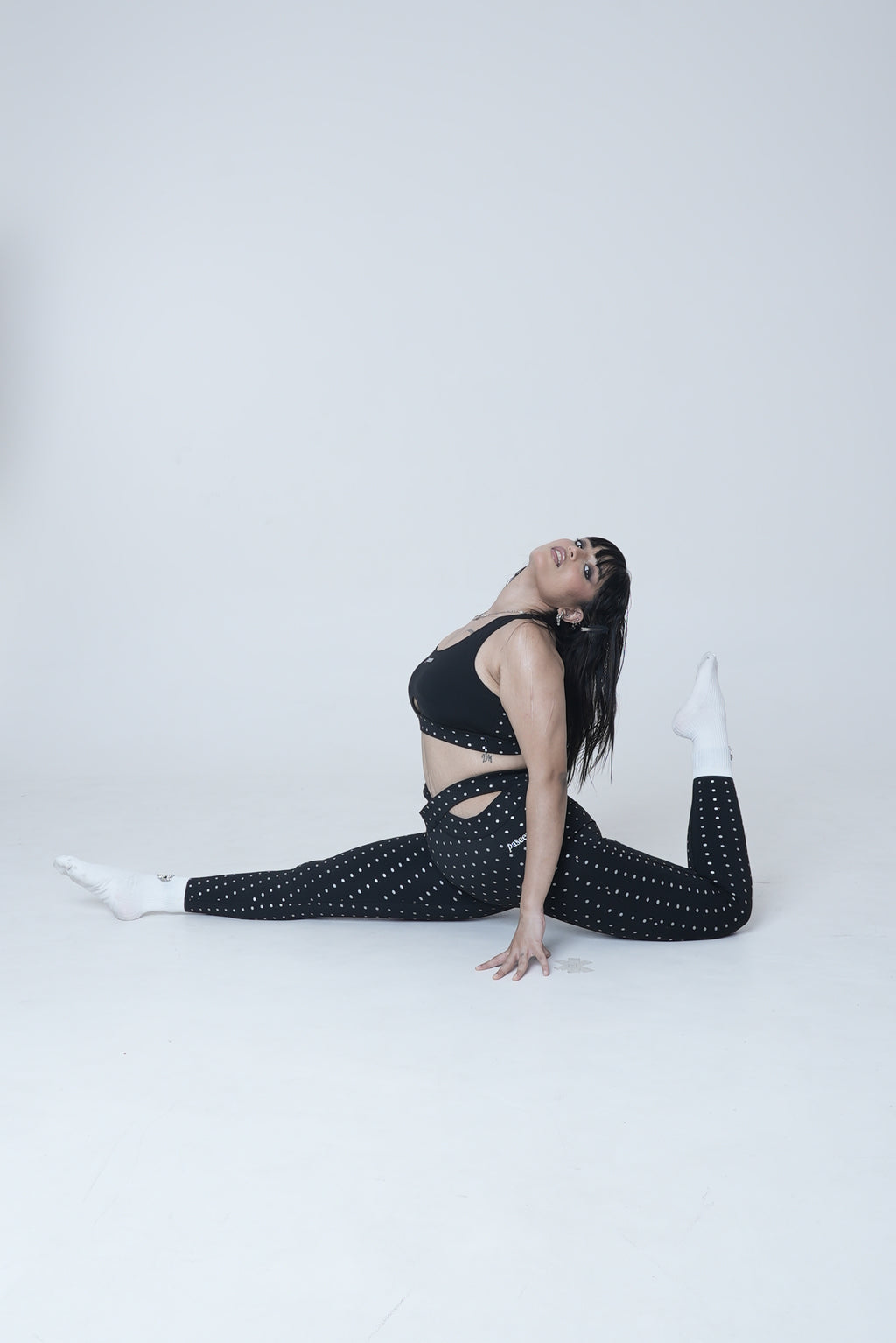 b&w. (polka cut-out leggings)