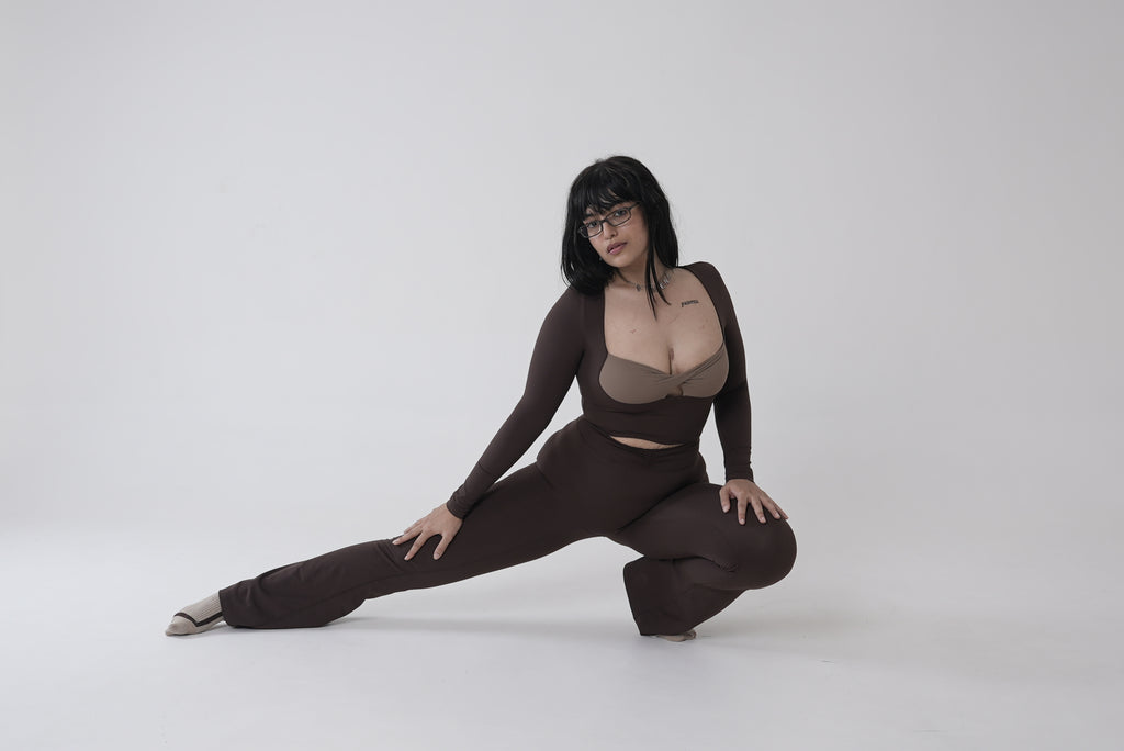 SHE. (knotted flare leggings)