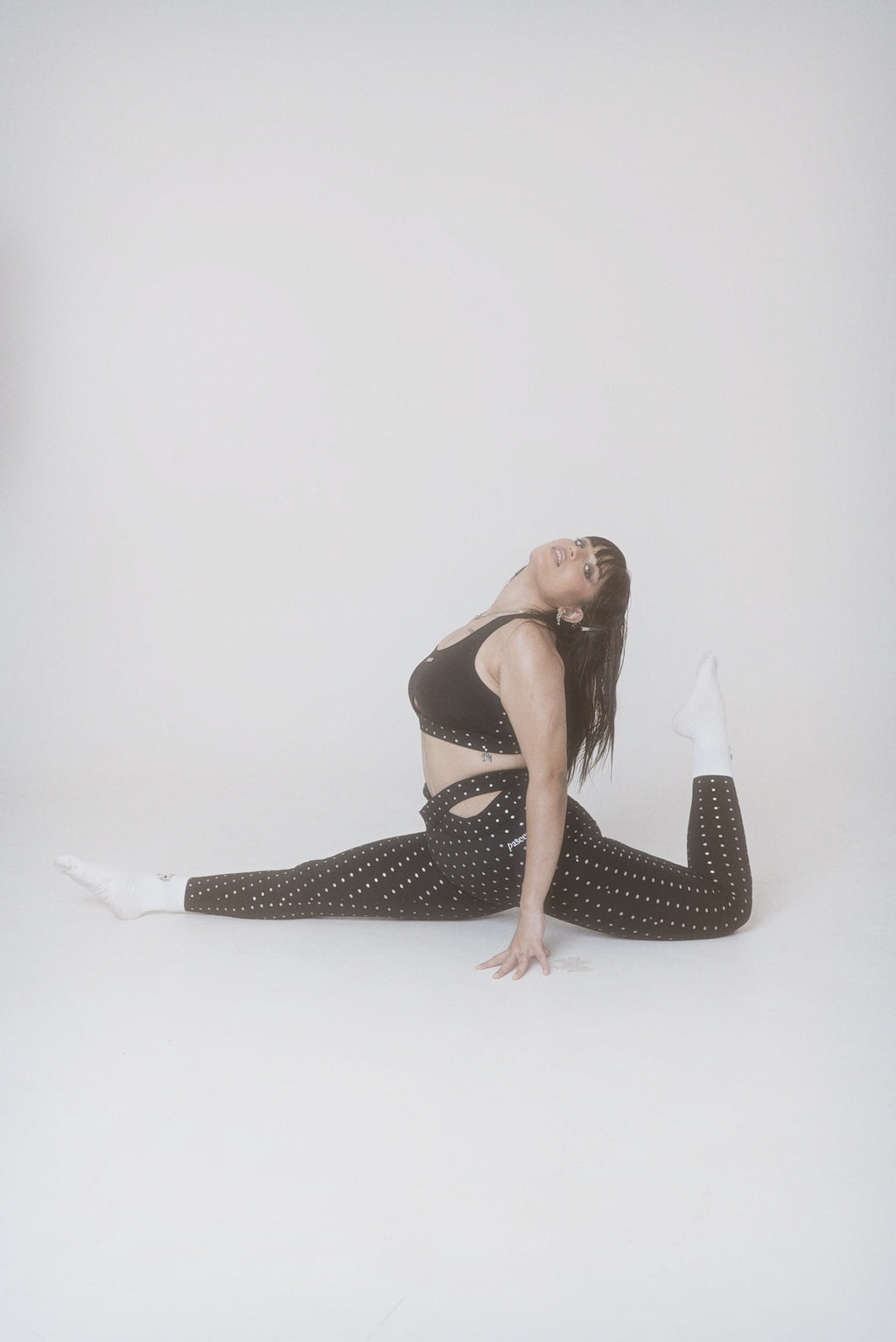 b&w. (polka cut-out leggings)